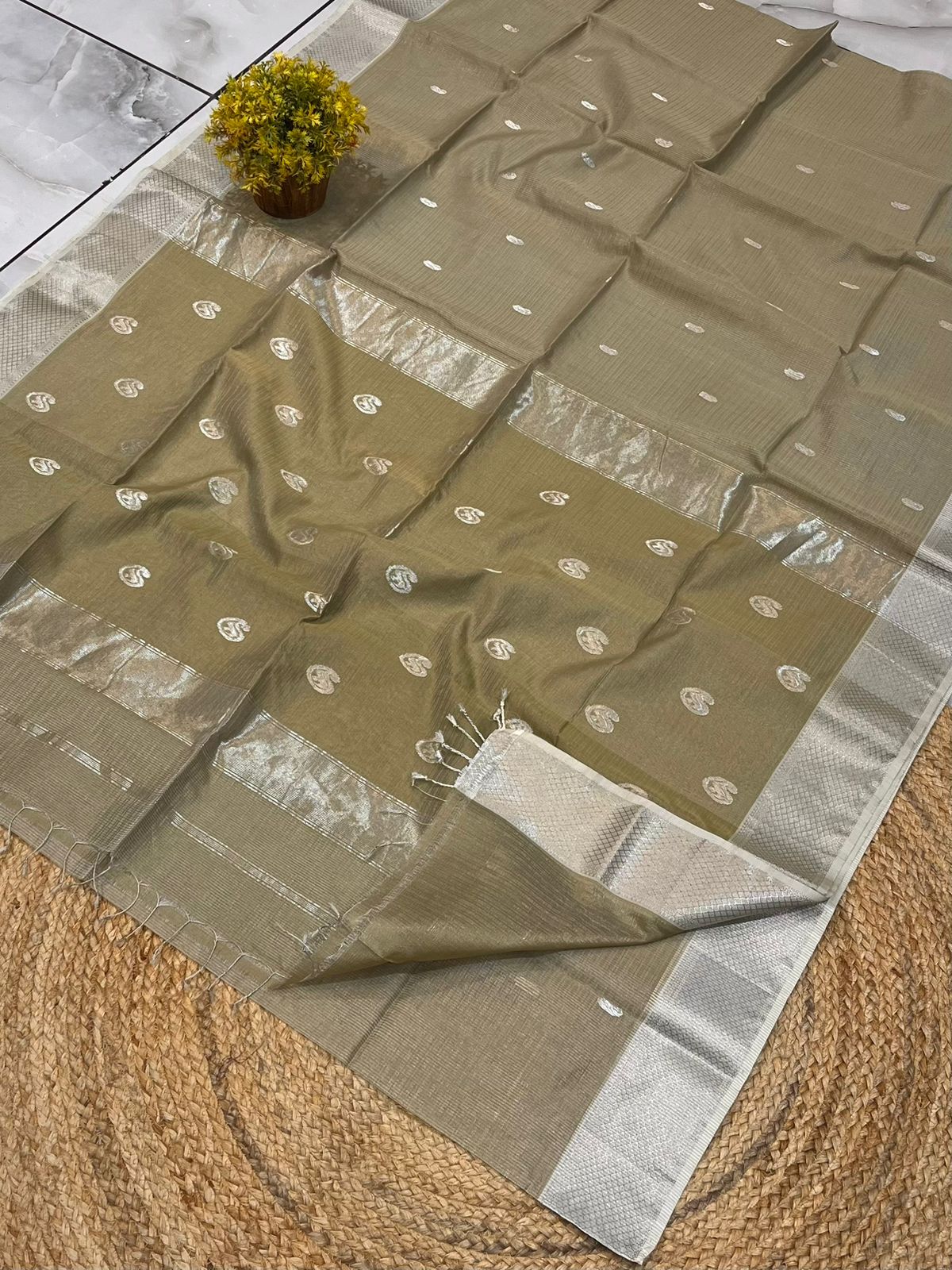 Traditional Pure Maheshwari Handloom Tissue Small Jari Chex-001