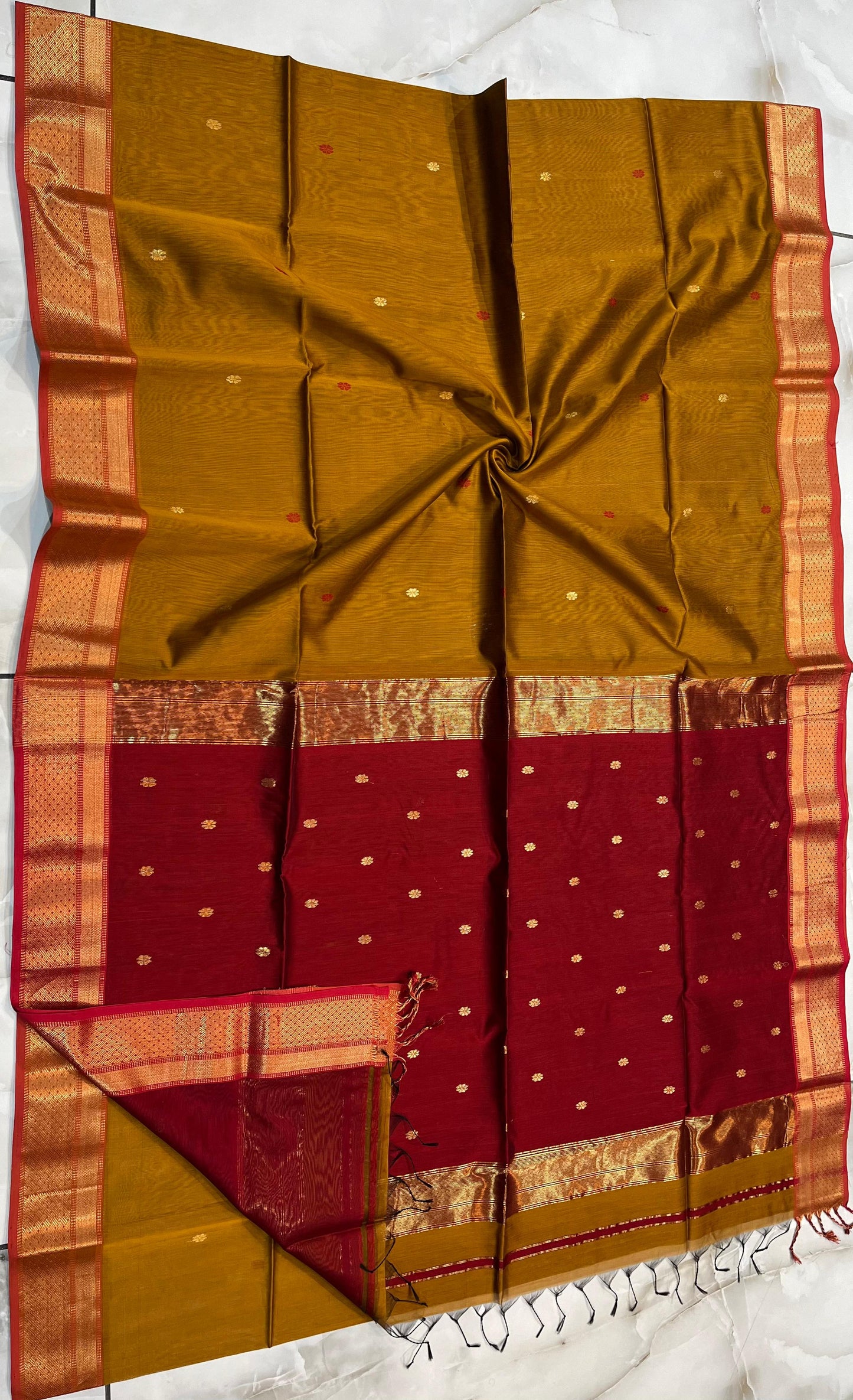 Maheshwari Handwoven Saree (Product Code 031)