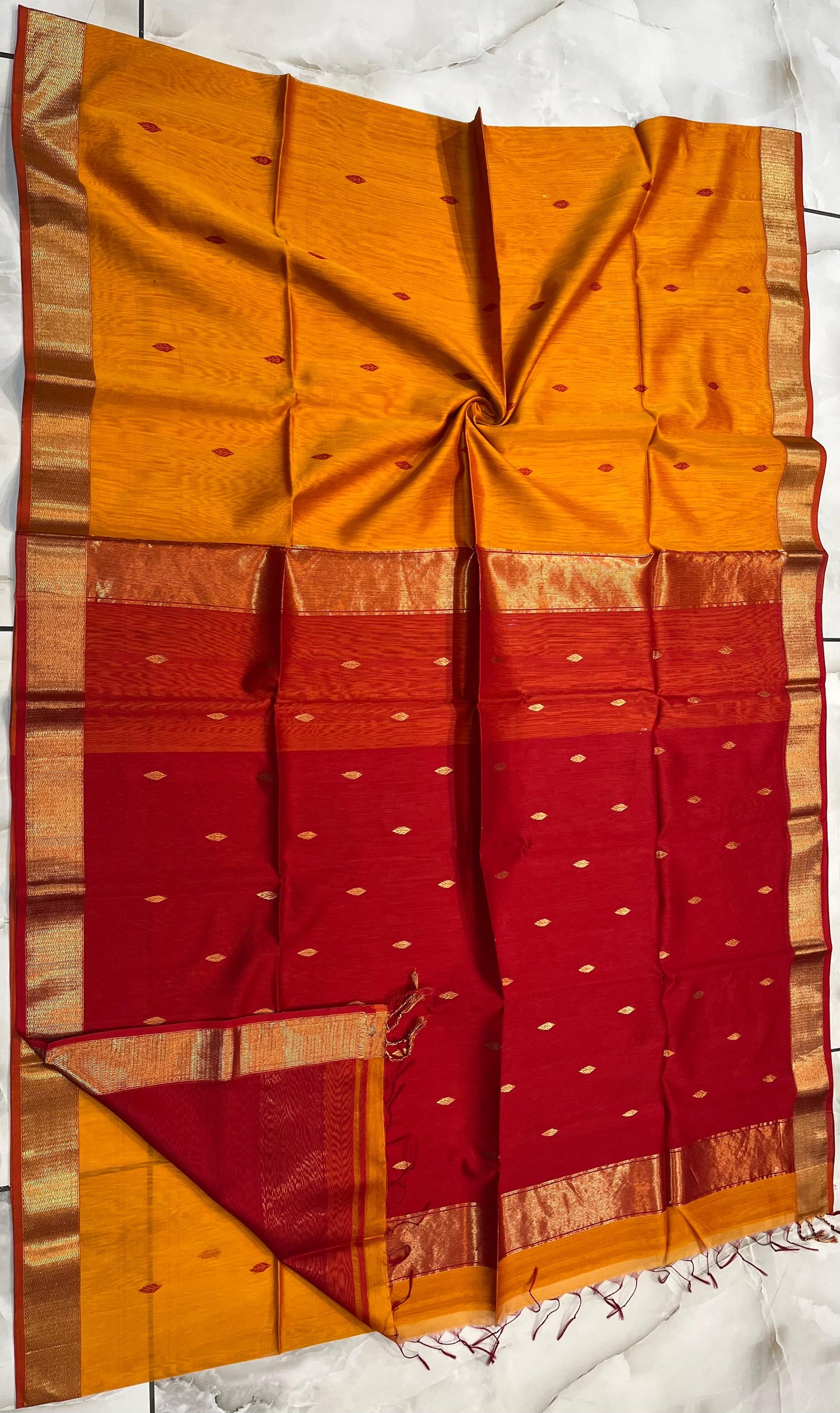 Maheshwari Handwoven Patti Buti Saree (Product code- 001)