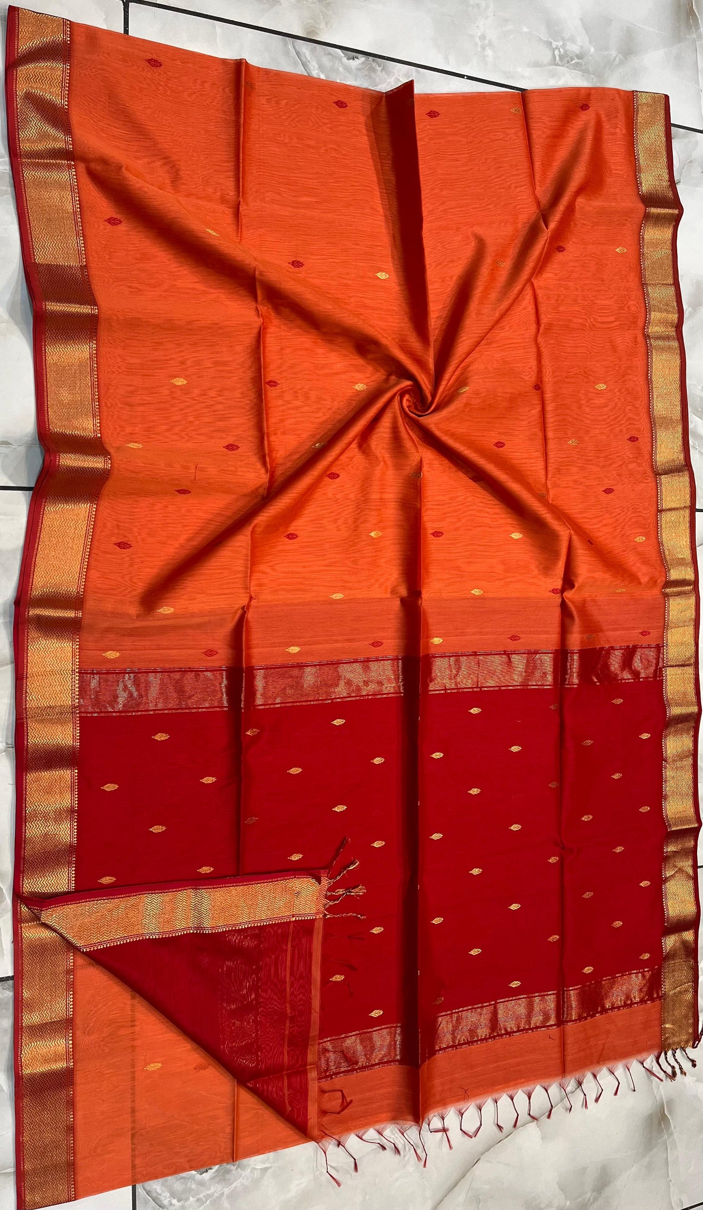 Maheshwari Handwoven Patti Buti Saree (Product code- 002)