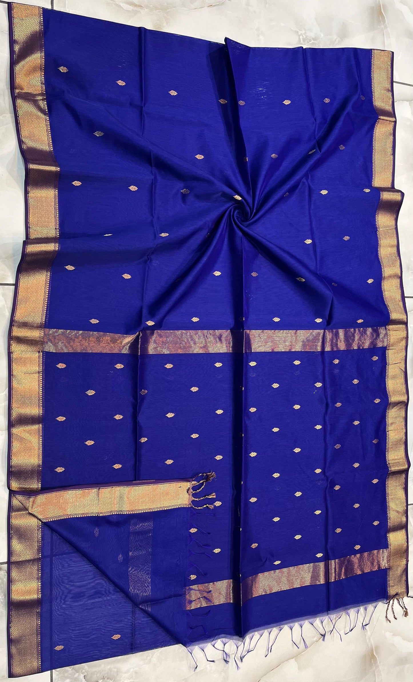 Maheshwari Handwoven Patti Buti Saree (Product code- 004)