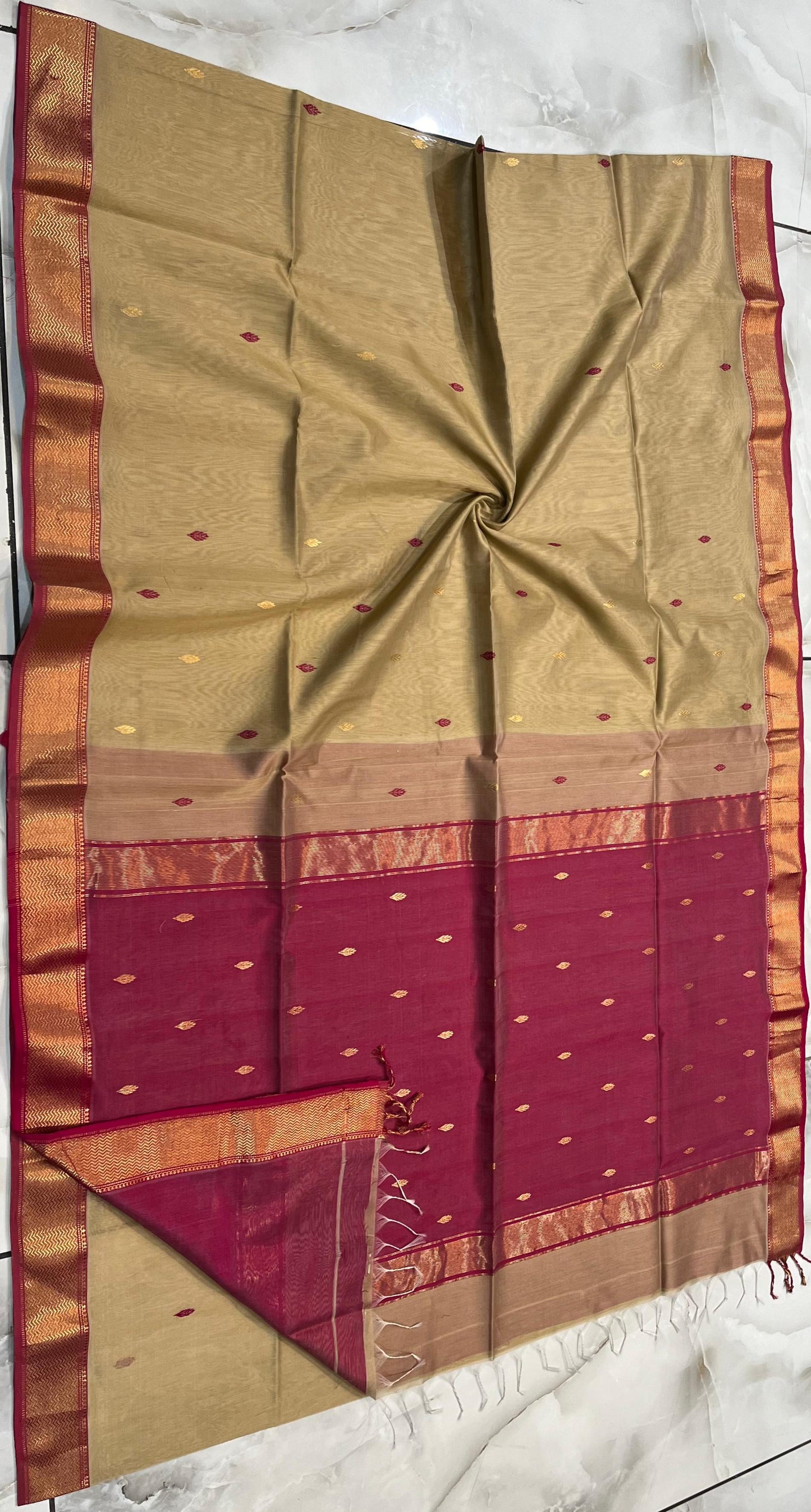 Maheshwari Handwoven Patti Buti Saree (Product code- 010)