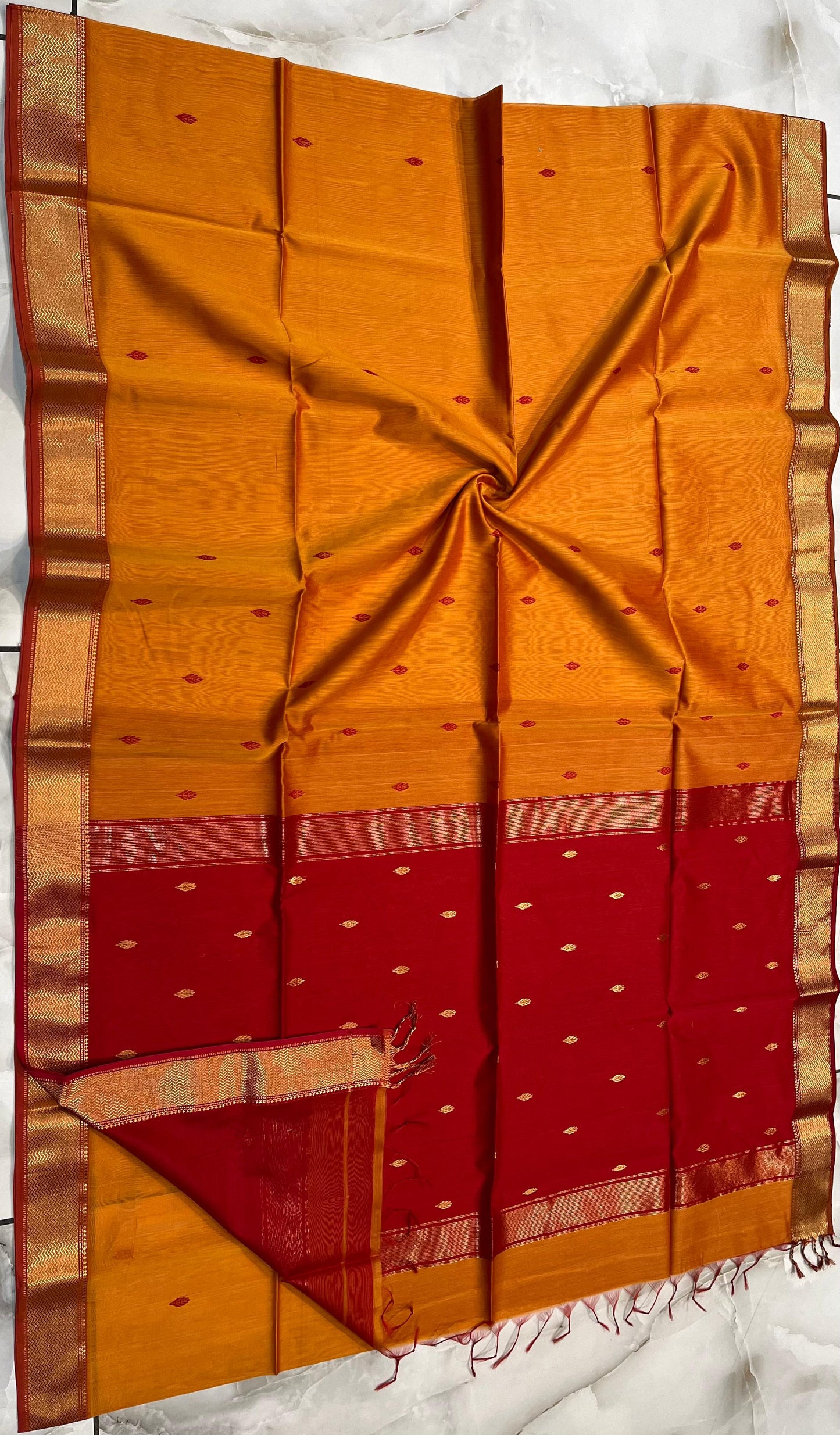 Maheshwari Handwoven Patti Buti Saree (Product code- 011)