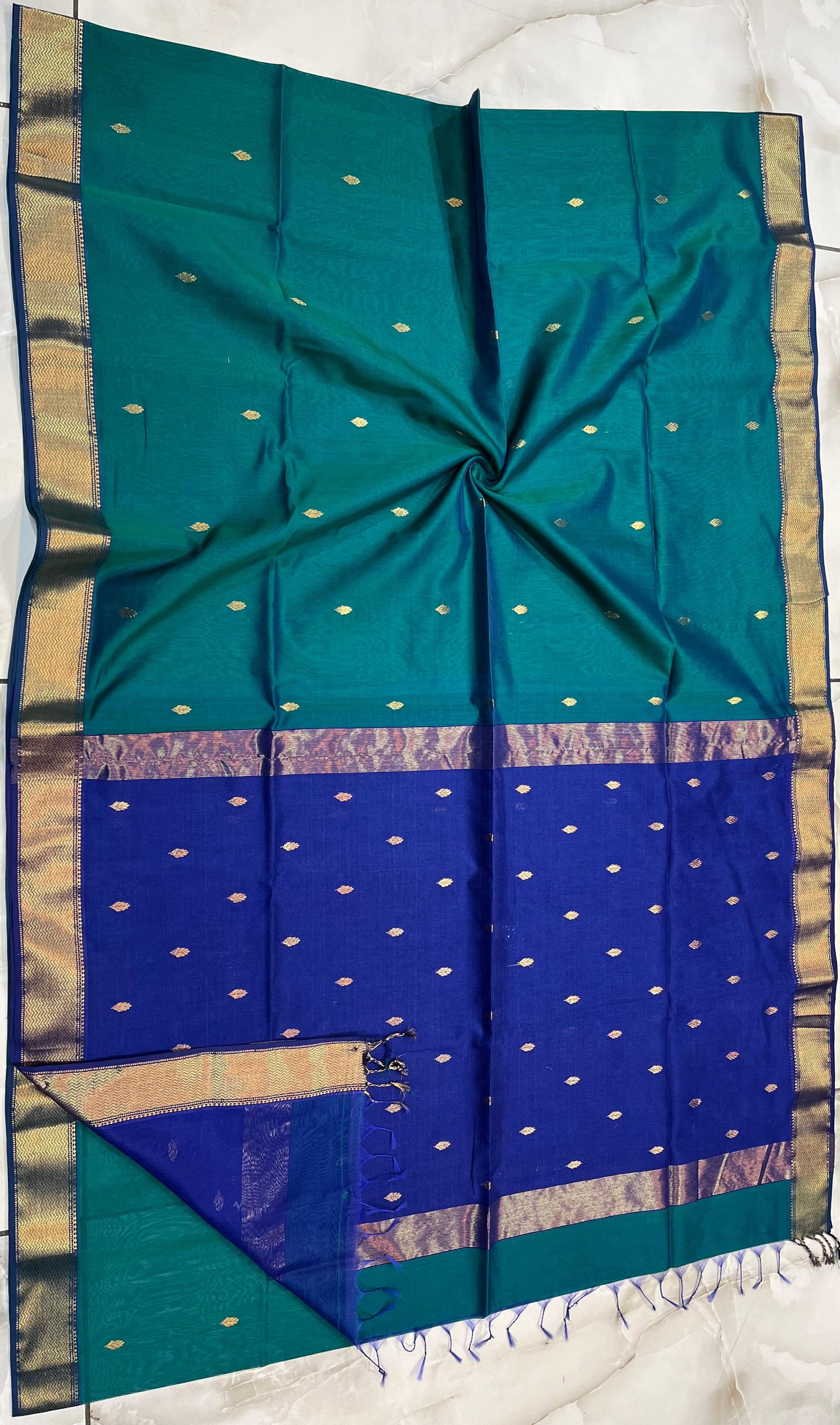 Maheshwari Handwoven Patti Buti Saree (Product code- 013)