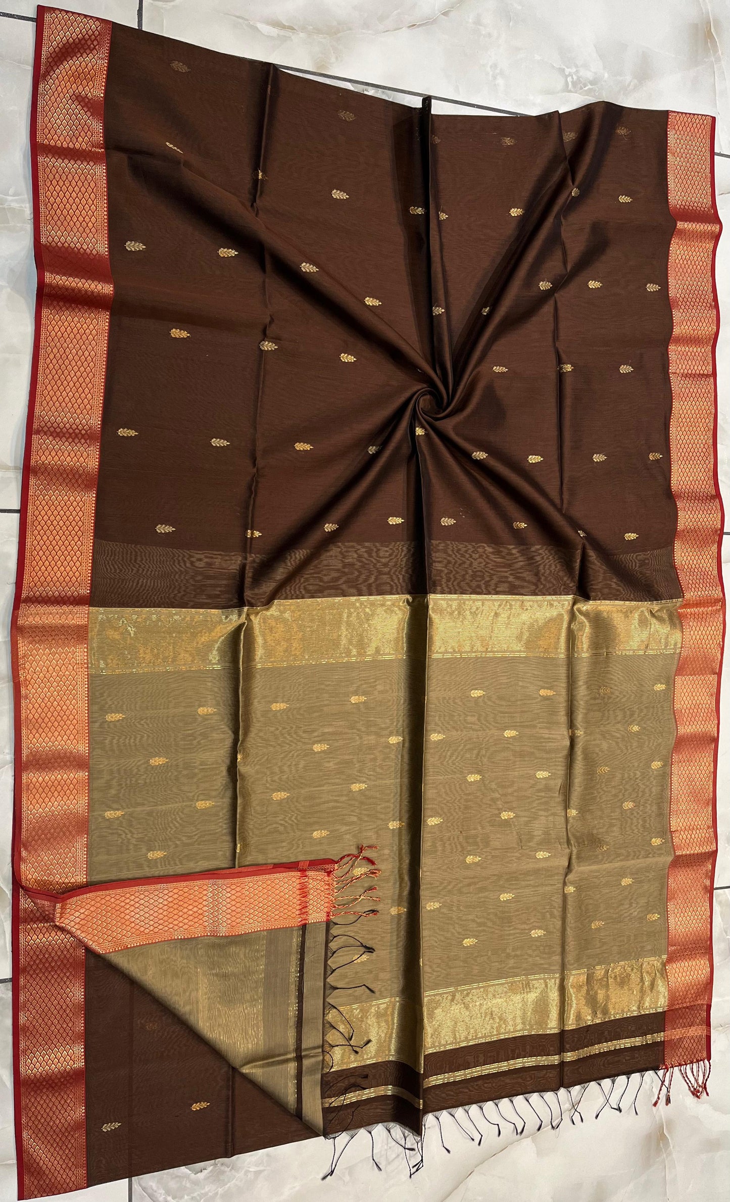 Maheshwari Handwoven Patti Buti Saree (Product code- 014)