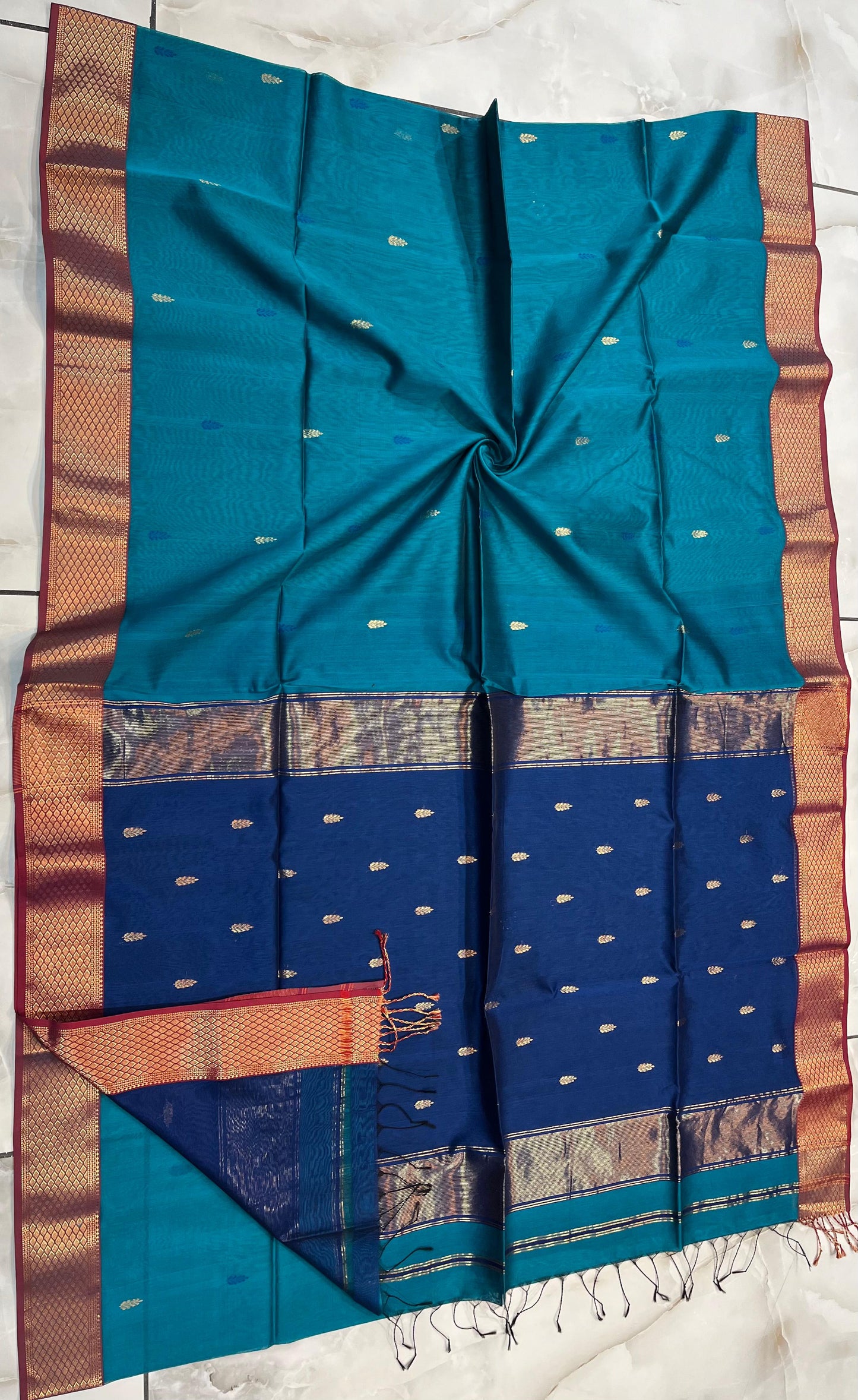 Maheshwari Handwoven Patti Buti Saree (Product code- 015)