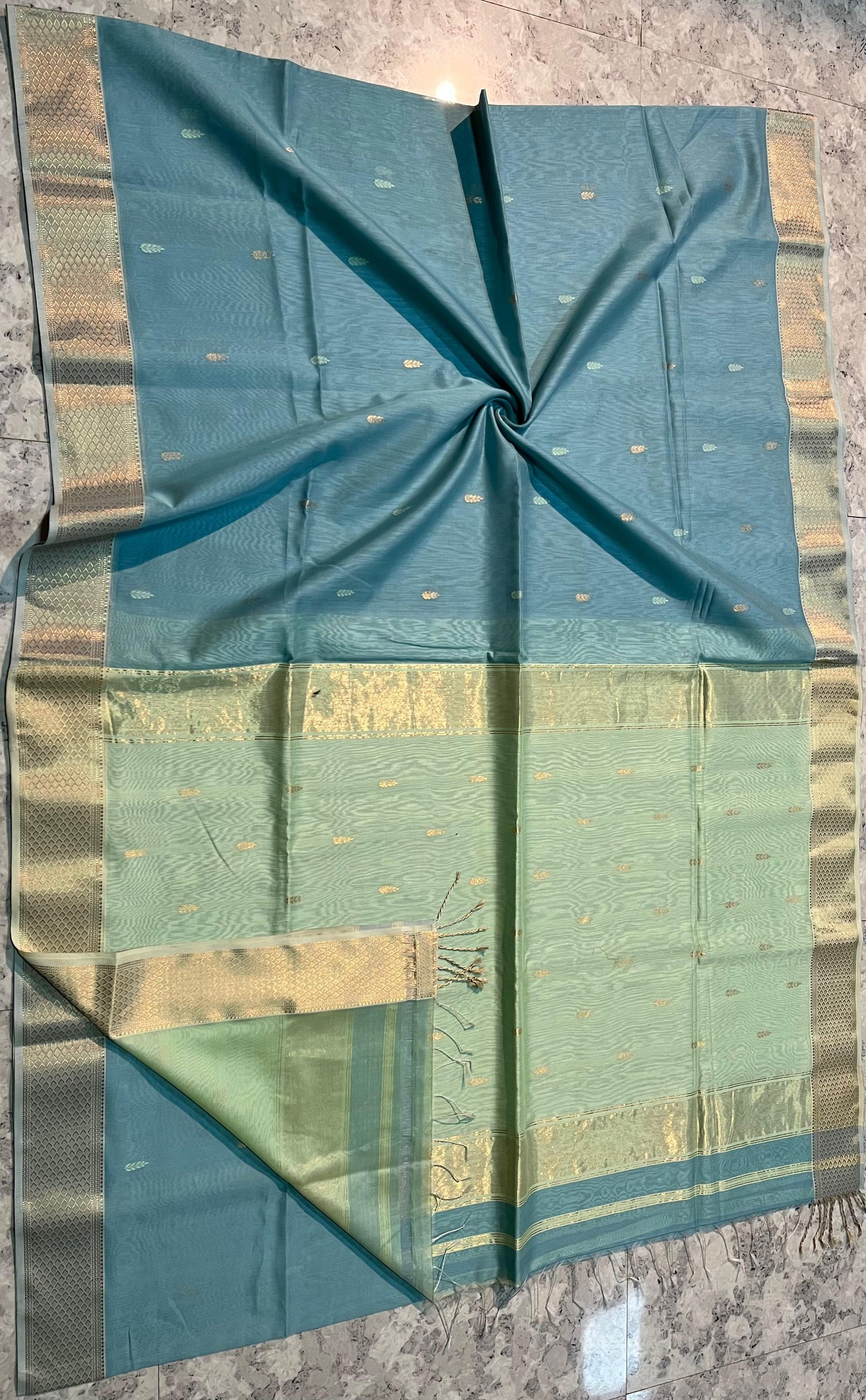 Maheshwari Handwoven Patti Buti Saree (Product code- 017)