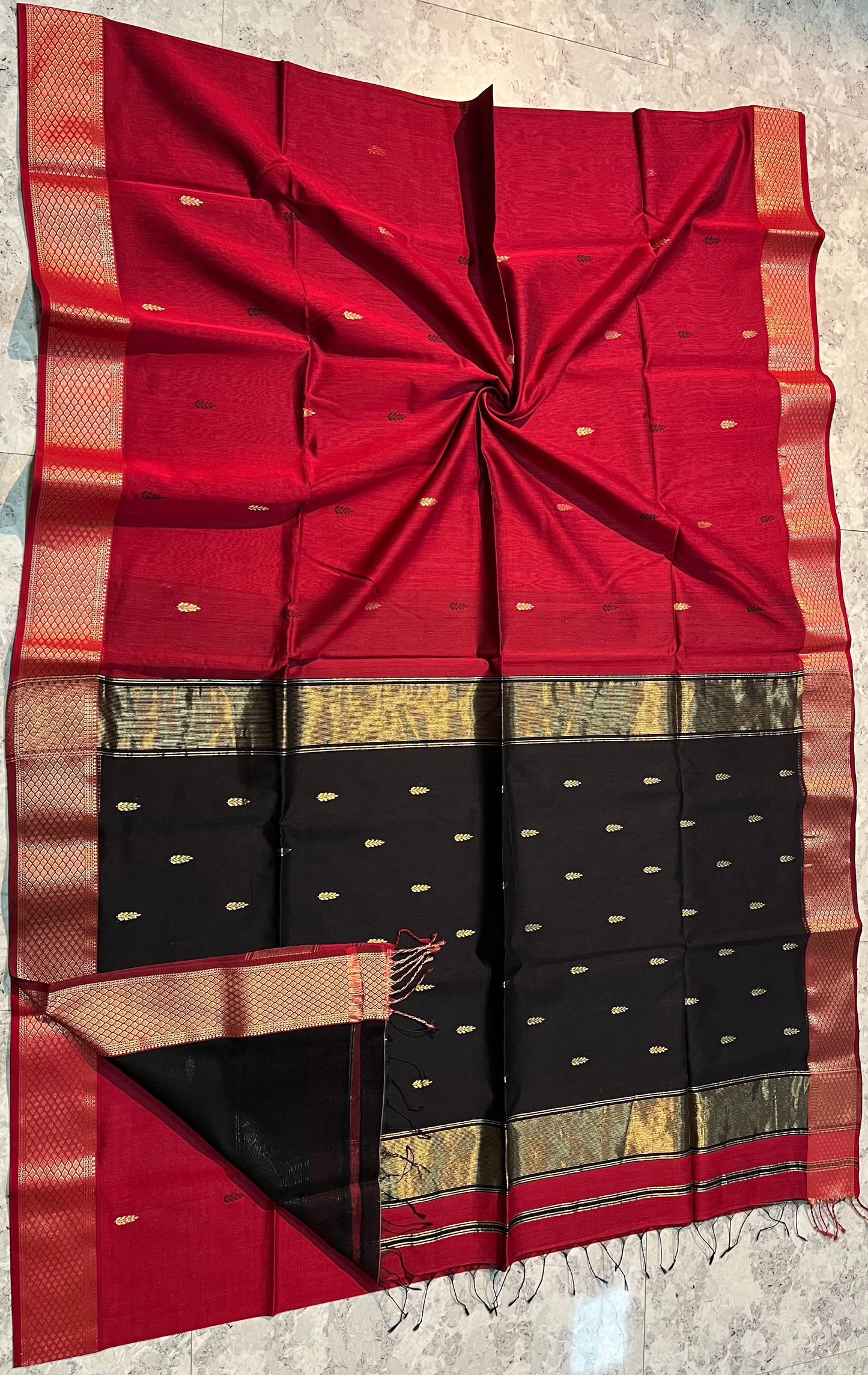 Maheshwari Handwoven Patti Buti Saree (Product code- 016)