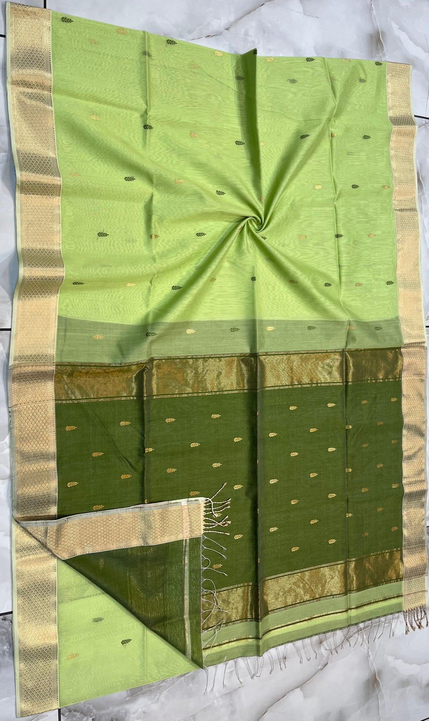 Maheshwari Handwoven Patti Buti Saree (Product code- 024)