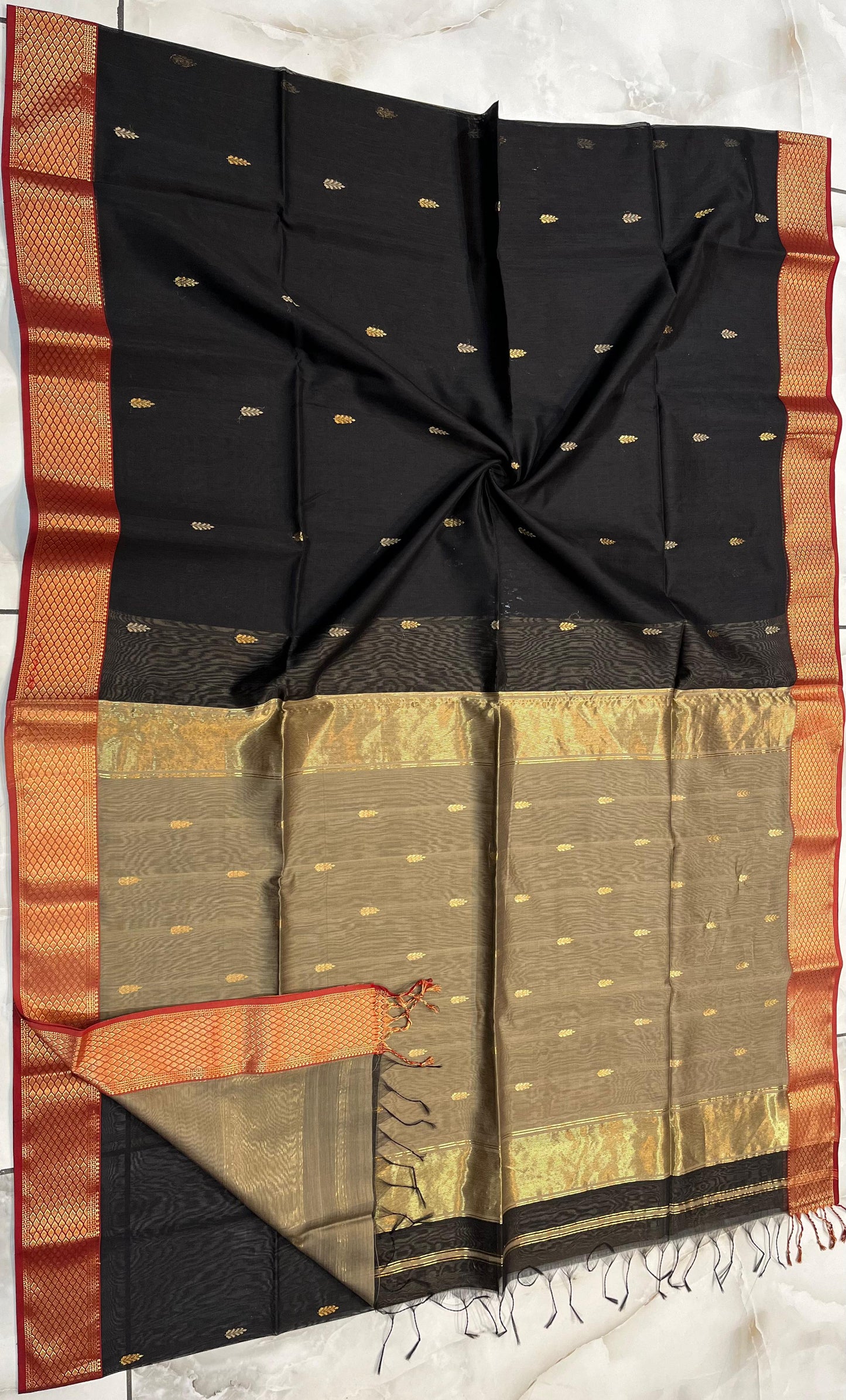 Maheshwari Handwoven Patti Buti Saree (Product code- 034)