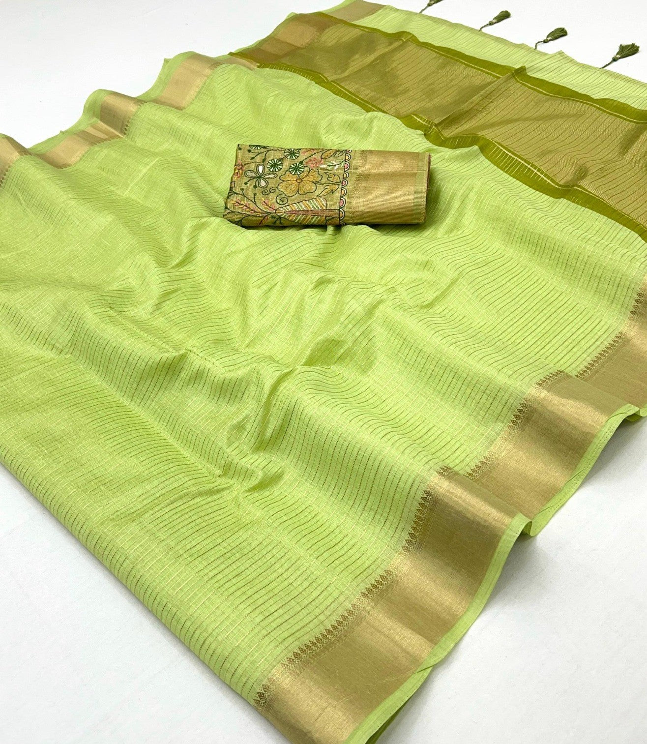 Linen Silk Saree with Golden Zari Border & Contrast Blouse-004