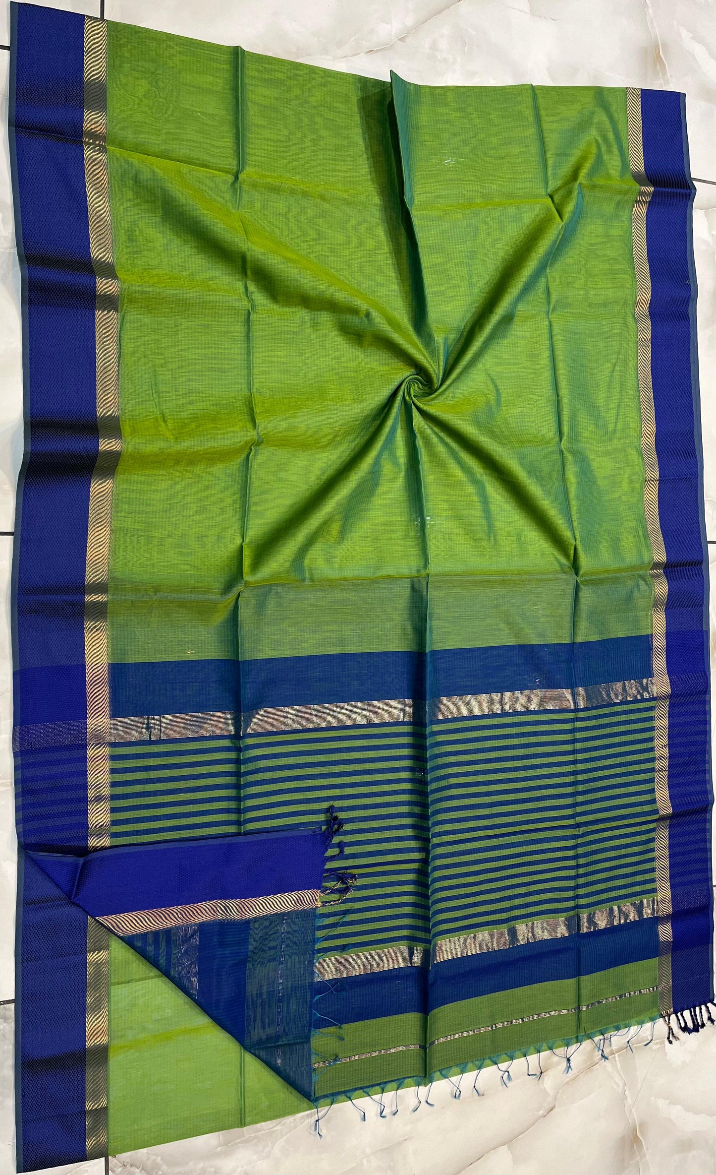 Maheshwari Handwoven Chedi Butta Saree (Product Code- TH004)