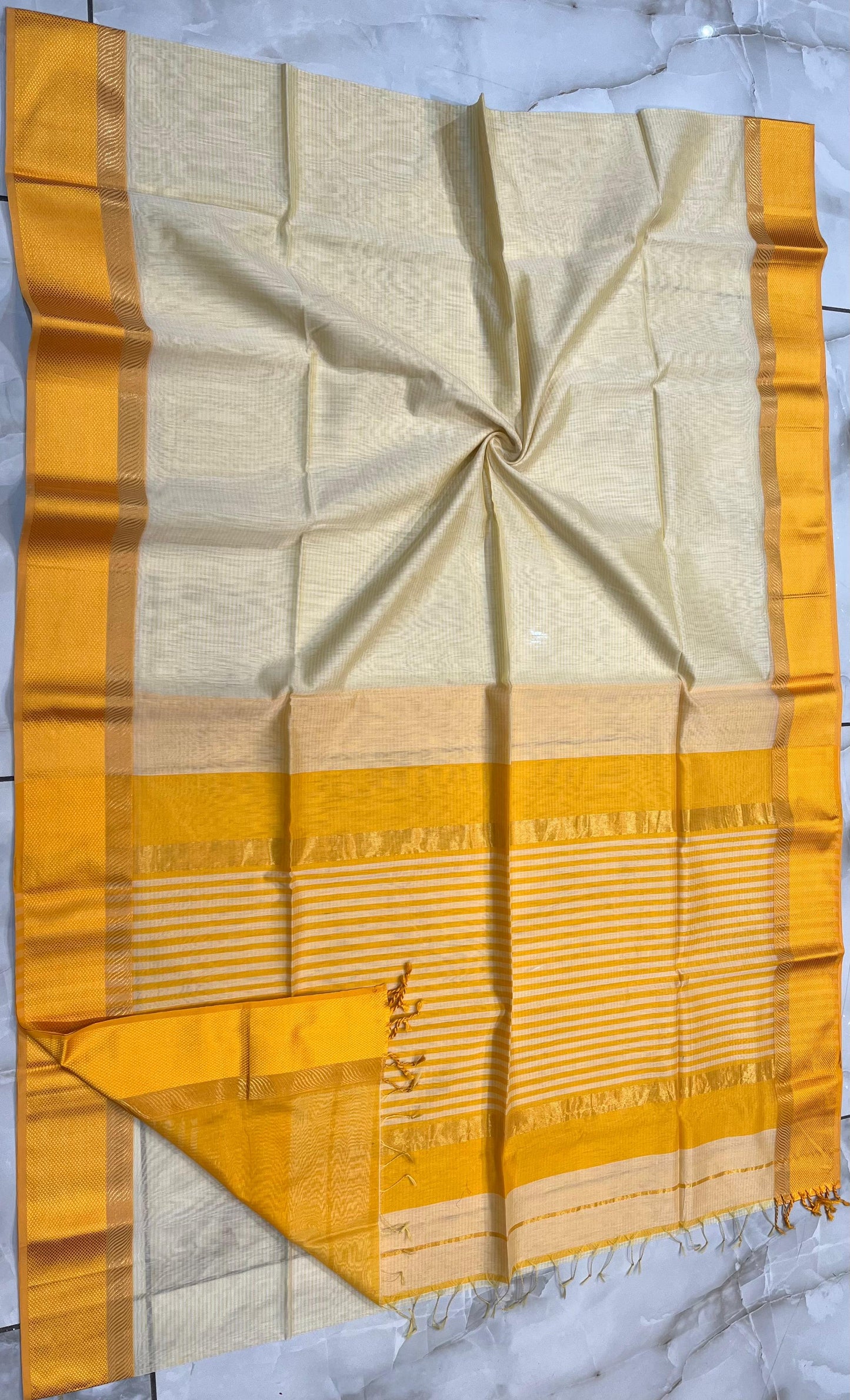 Maheshwari Handwoven Chedi Butta Saree (Product Code- TH002)
