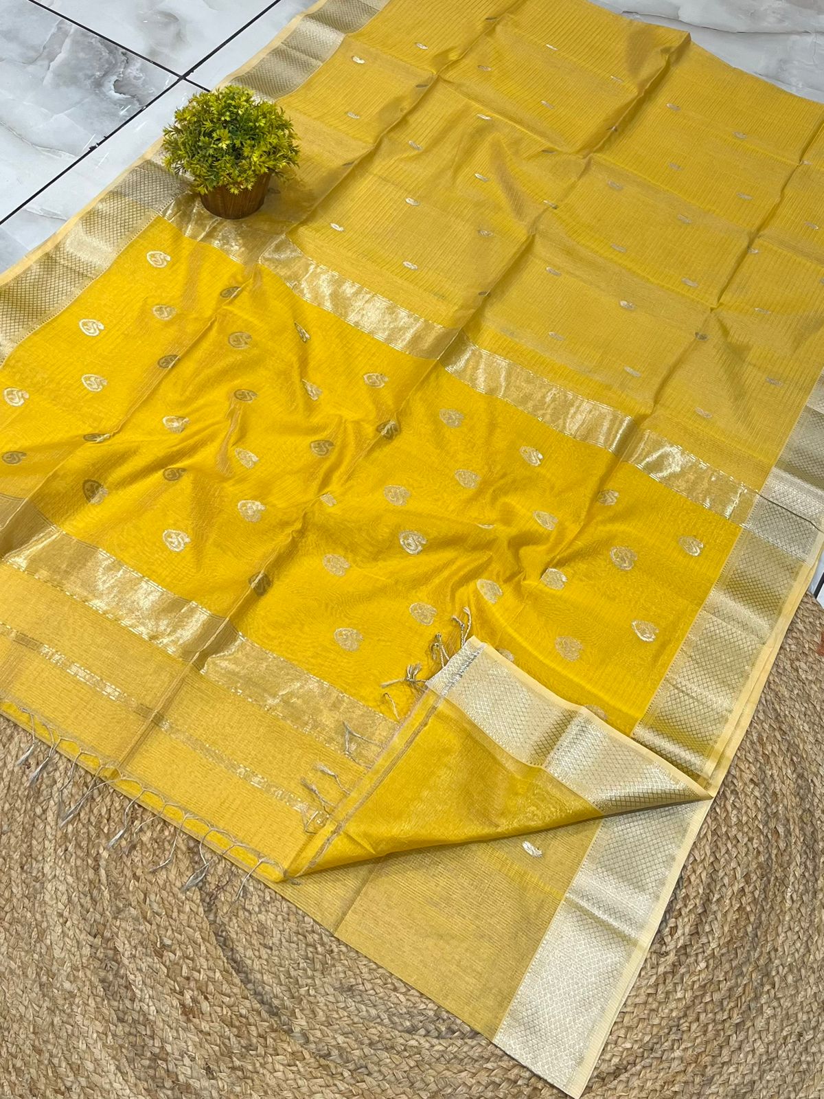 Traditional Pure Maheshwari Handloom Tissue Small Jari Chex-004