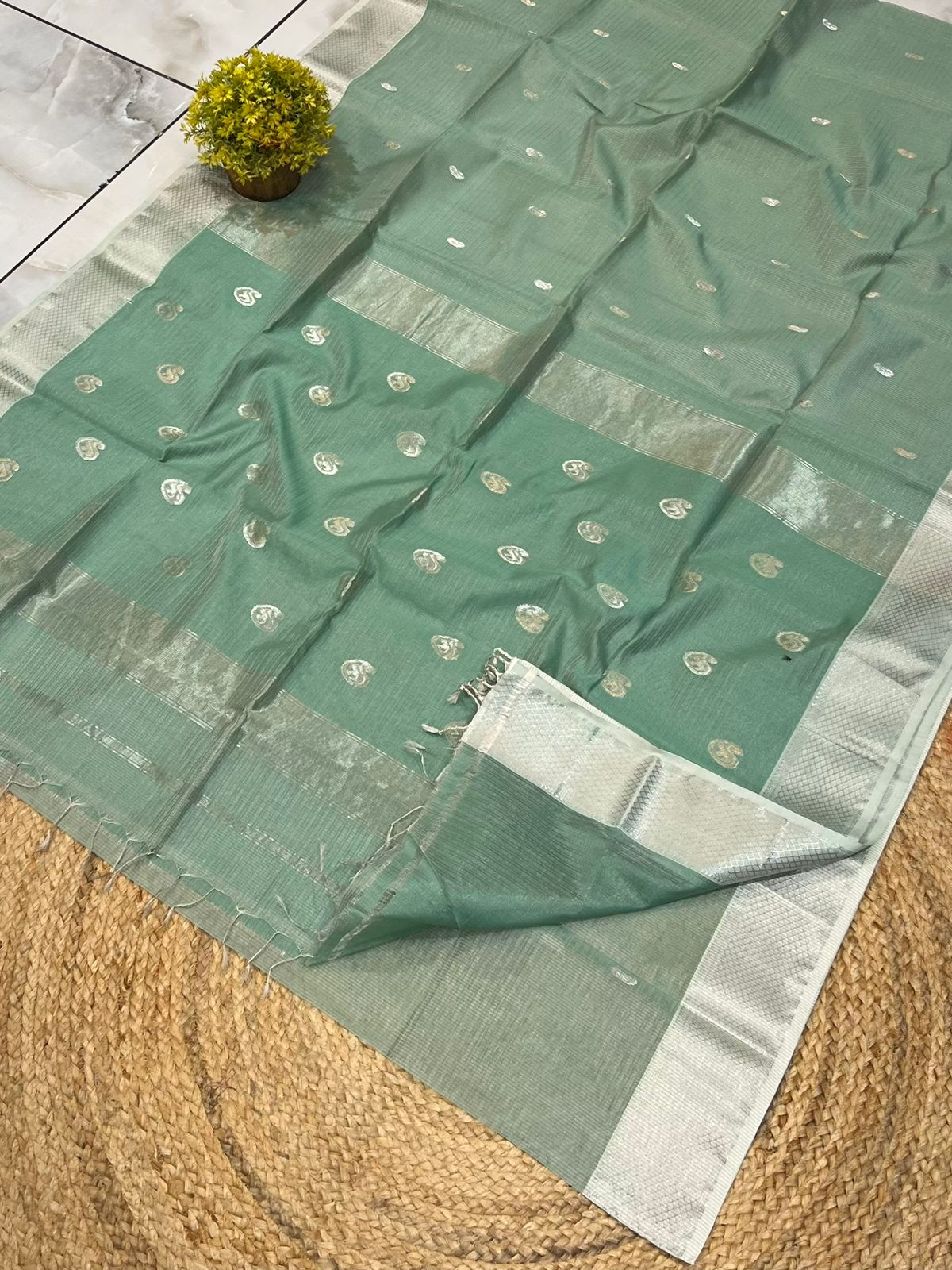 Traditional Pure Maheshwari Handloom Tissue Small Jari Chex-010