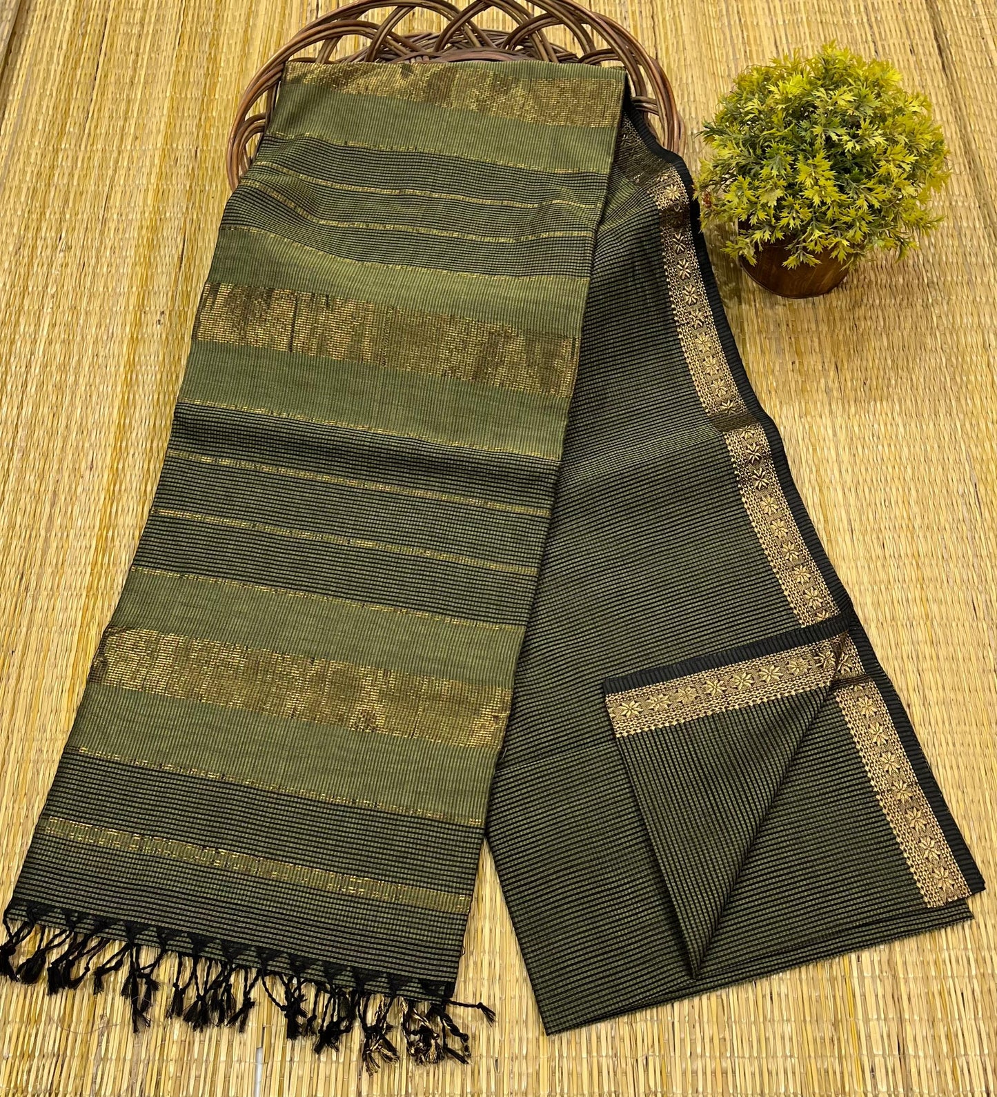 Maheshwari Saree in Handwoven Heritage Weave-067