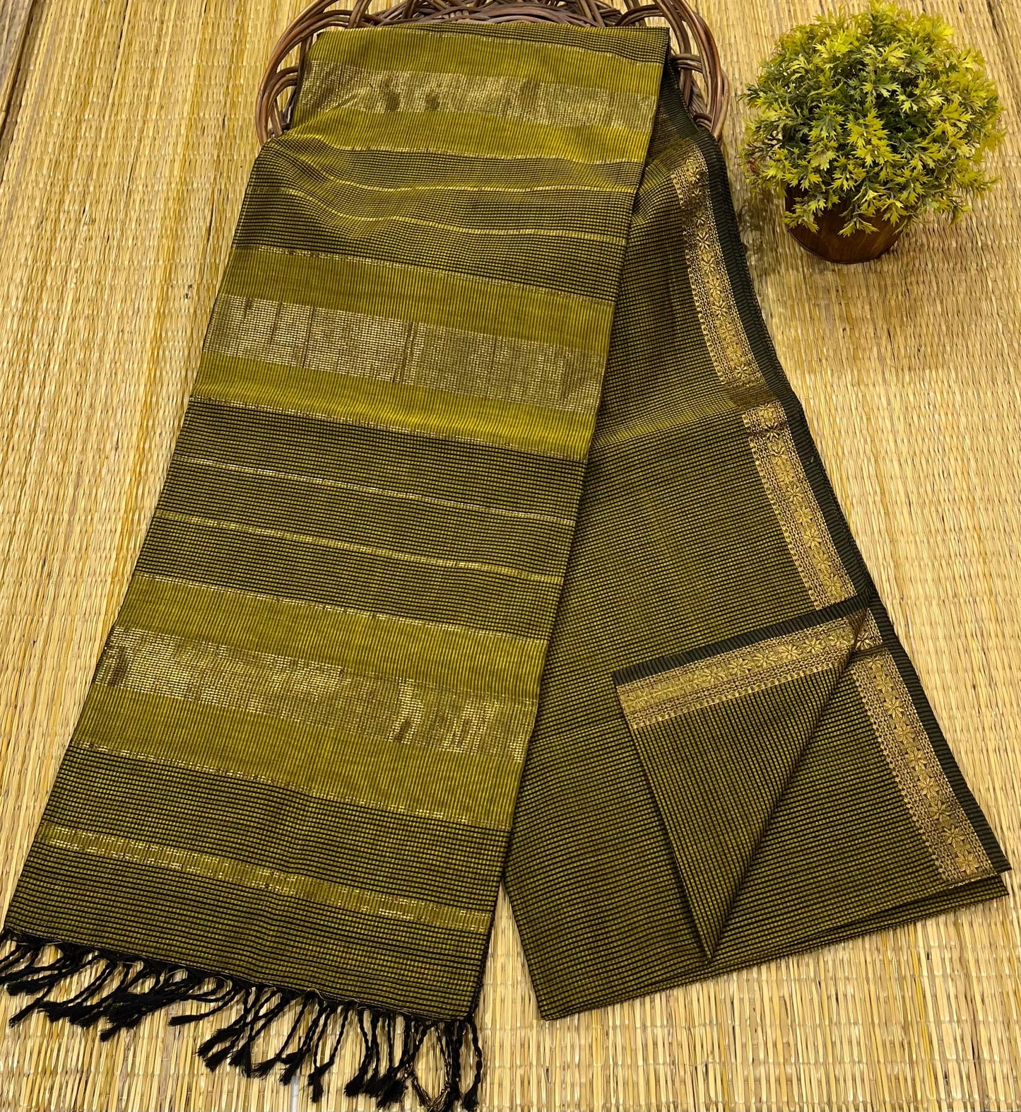 Maheshwari Saree in Handwoven Heritage Weave-063