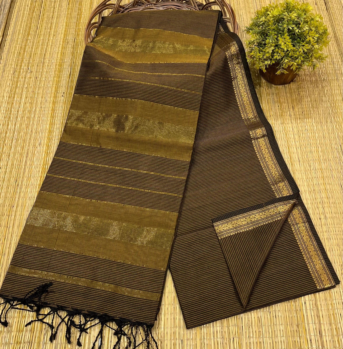Maheshwari Saree in Handwoven Heritage Weave-068
