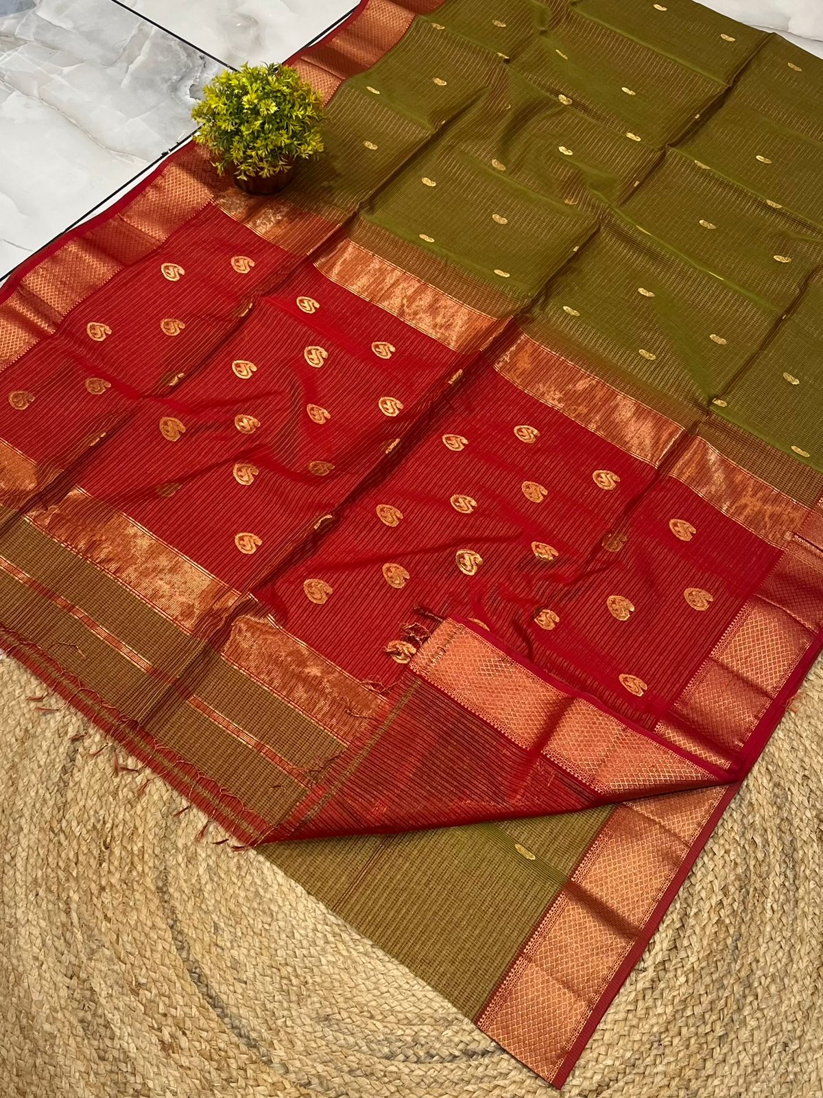 Traditional Pure Maheshwari Handloom Tissue Small Jari Chex-013