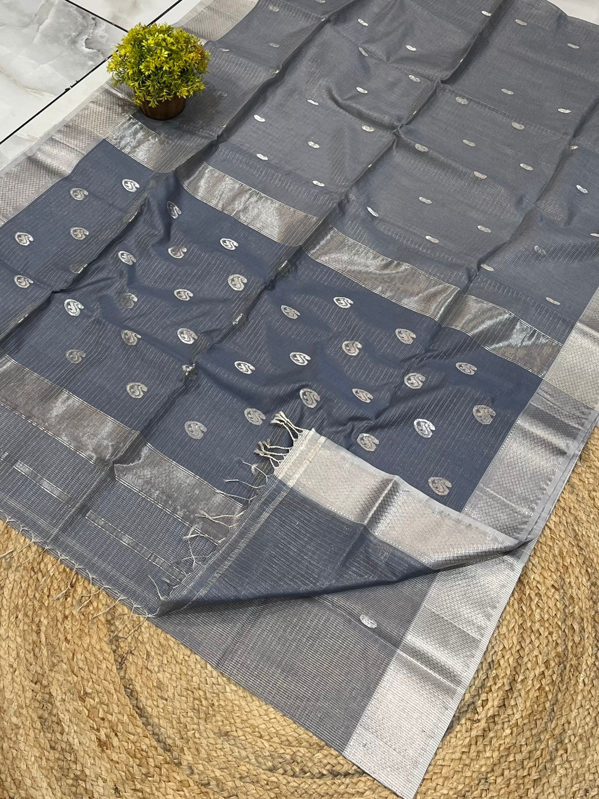 Traditional Pure Maheshwari Handloom Tissue Small Jari Chex-007